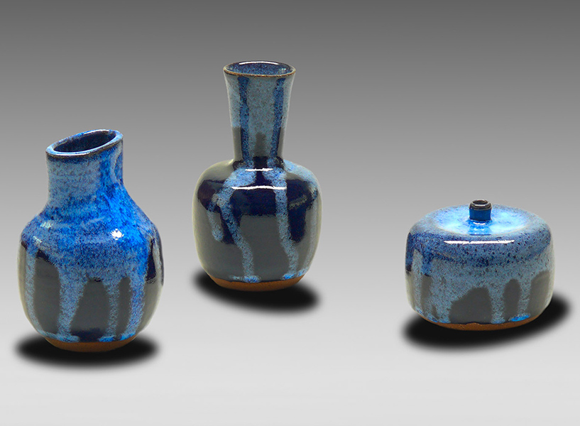 2 blue vessels and covered dish